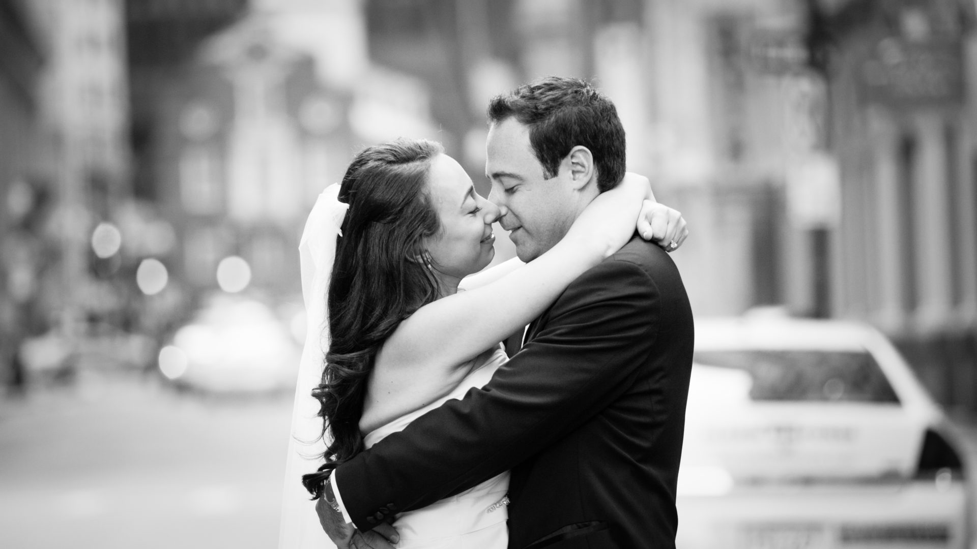 A kiss in the street after their first look